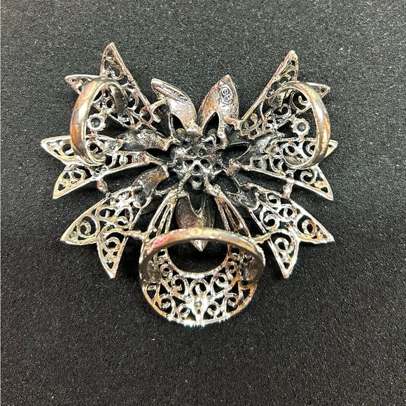 Elegant Antiqued Silver Tone Floral Scarf Holder - Picture 3 of 4